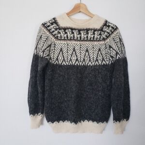 BRANDLESS Vintage Knit Llama Grey Wool Crew Neck Sweater